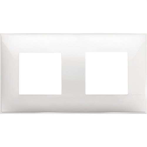 Wit sierframe voor 2x2 modules Classia met referentie R4802M2RW van het merk BTICINO