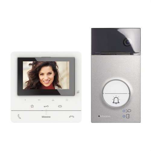 Kit video 1 woning 2 draden plaat LIJN 3000 en handsfree monitor Classe 100 geavanceerd met referentie 364612 van het merk BTICINO