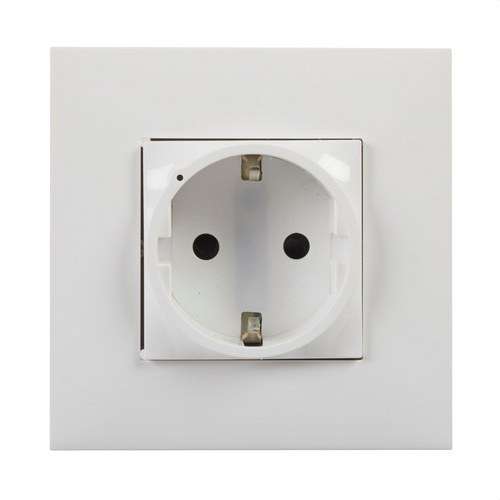 Schuko stopcontact verbonden wit Valena Next met Netatmo met referentie 741811 van het merk LEGRAND