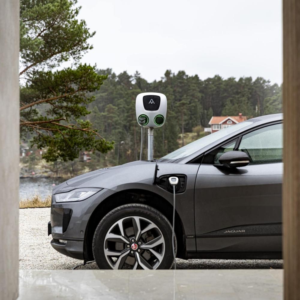 Dubbele elektrische autolader met wifi 2 x 22kW Charge Amps Aura Sockets met referentie 101010 van het merk CHARGE AMPS